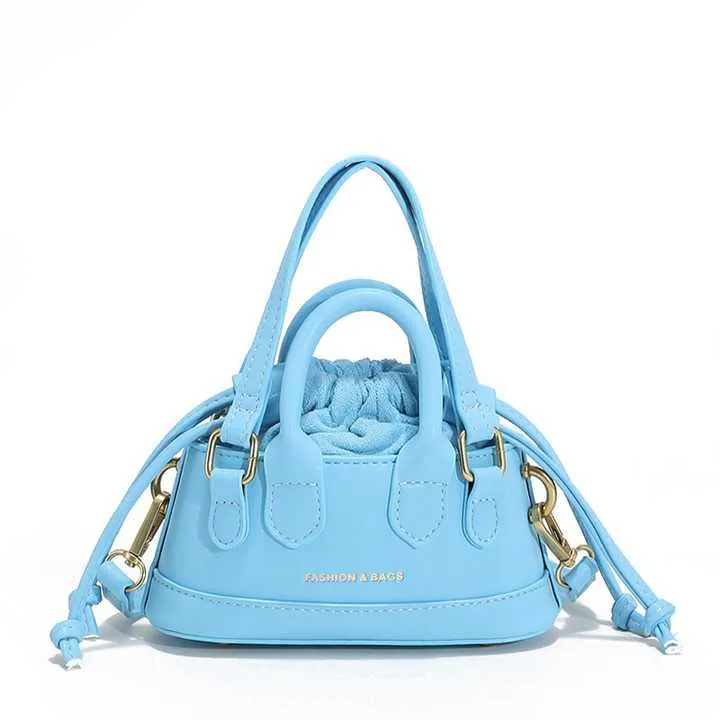 حقيبة يد نسائية من ماركة مشهورة حقائب يد نسائية محفظة وحقائب يد للنساءWomen's handbag from a famous brand, women's handbags, women's wallets and handbags