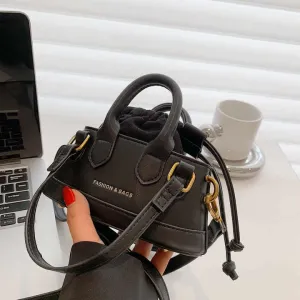 حقيبة يد نسائية من ماركة مشهورة حقائب يد نسائية محفظة وحقائب يد للنساءWomen's handbag from a famous brand, women's handbags, women's wallets and handbags
