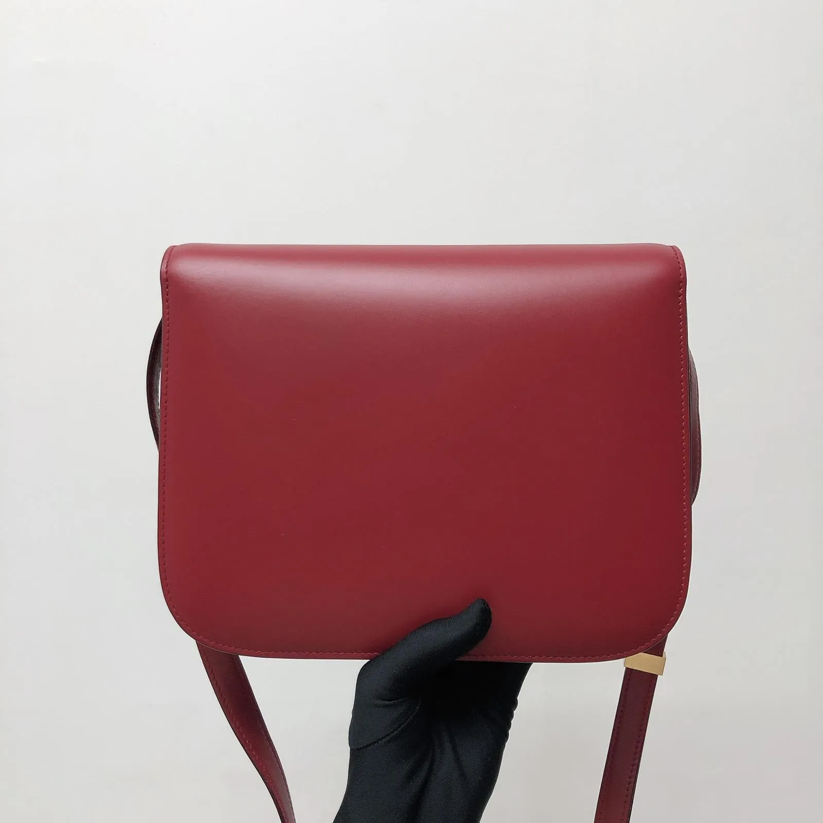 Box Calfskin Medium Classic Box Flap Red with GHW