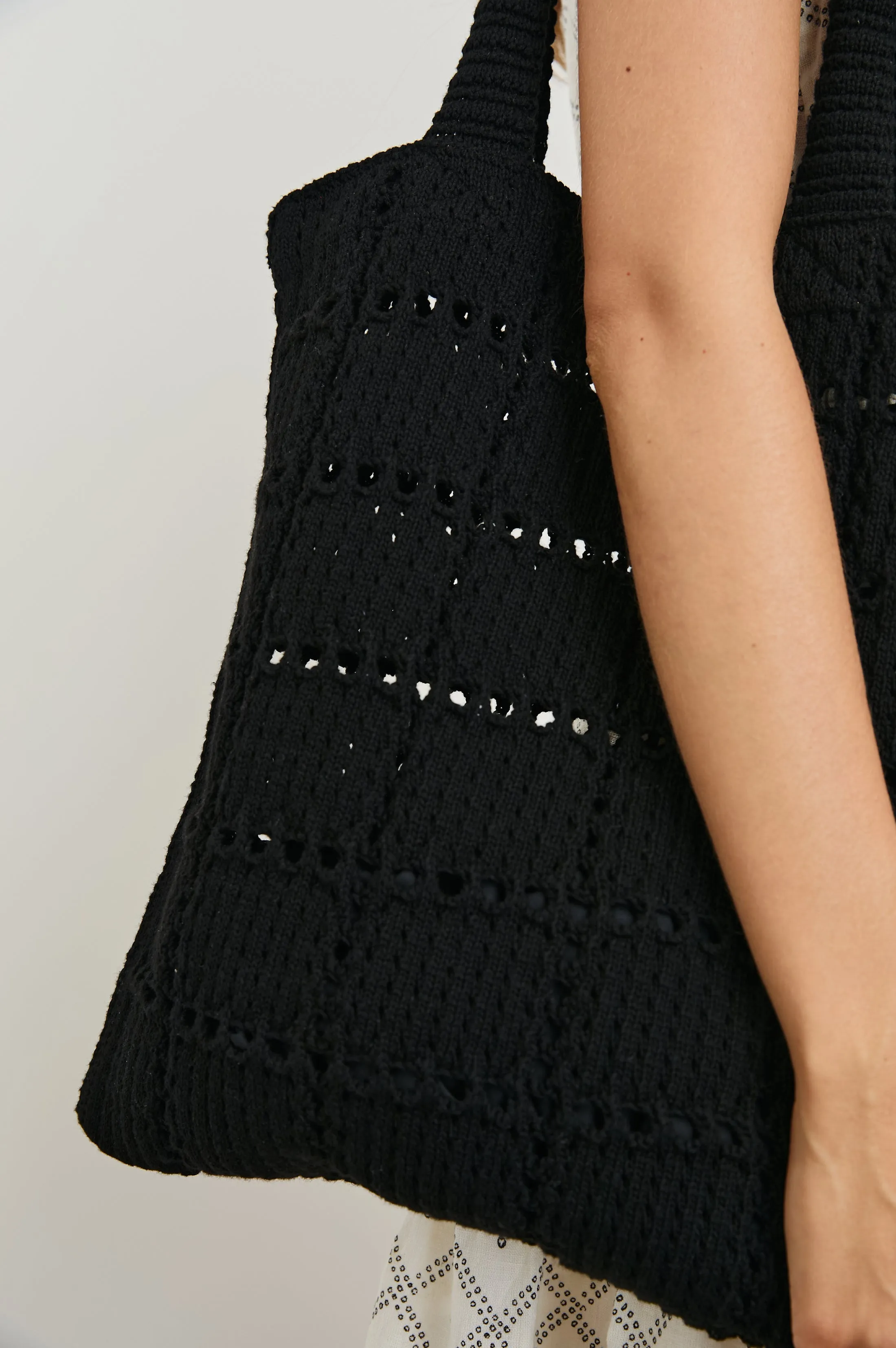 CROCHET TOTE - BLACK