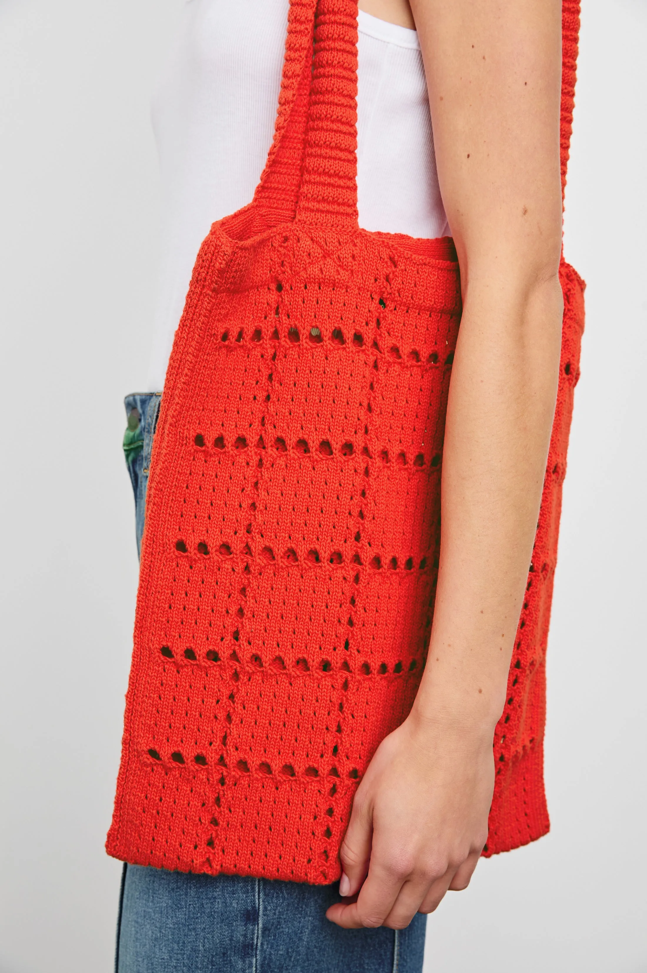CROCHET TOTE - CHERRY