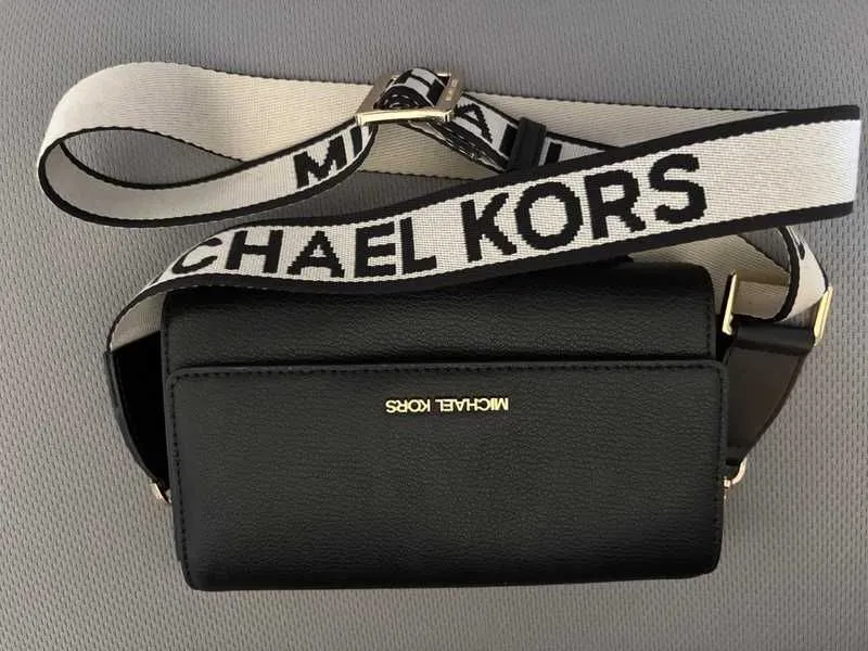 Jet Set Large Leather Crossbody Bag