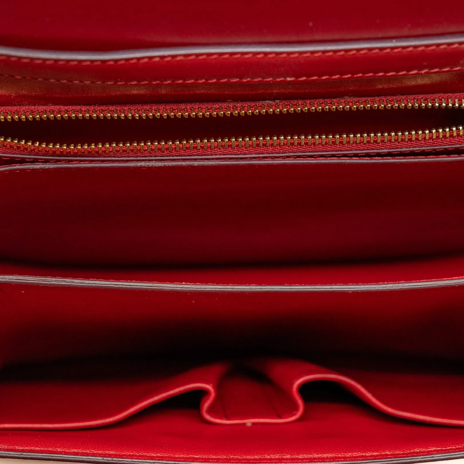 medium classic box in gloss leather red ghw