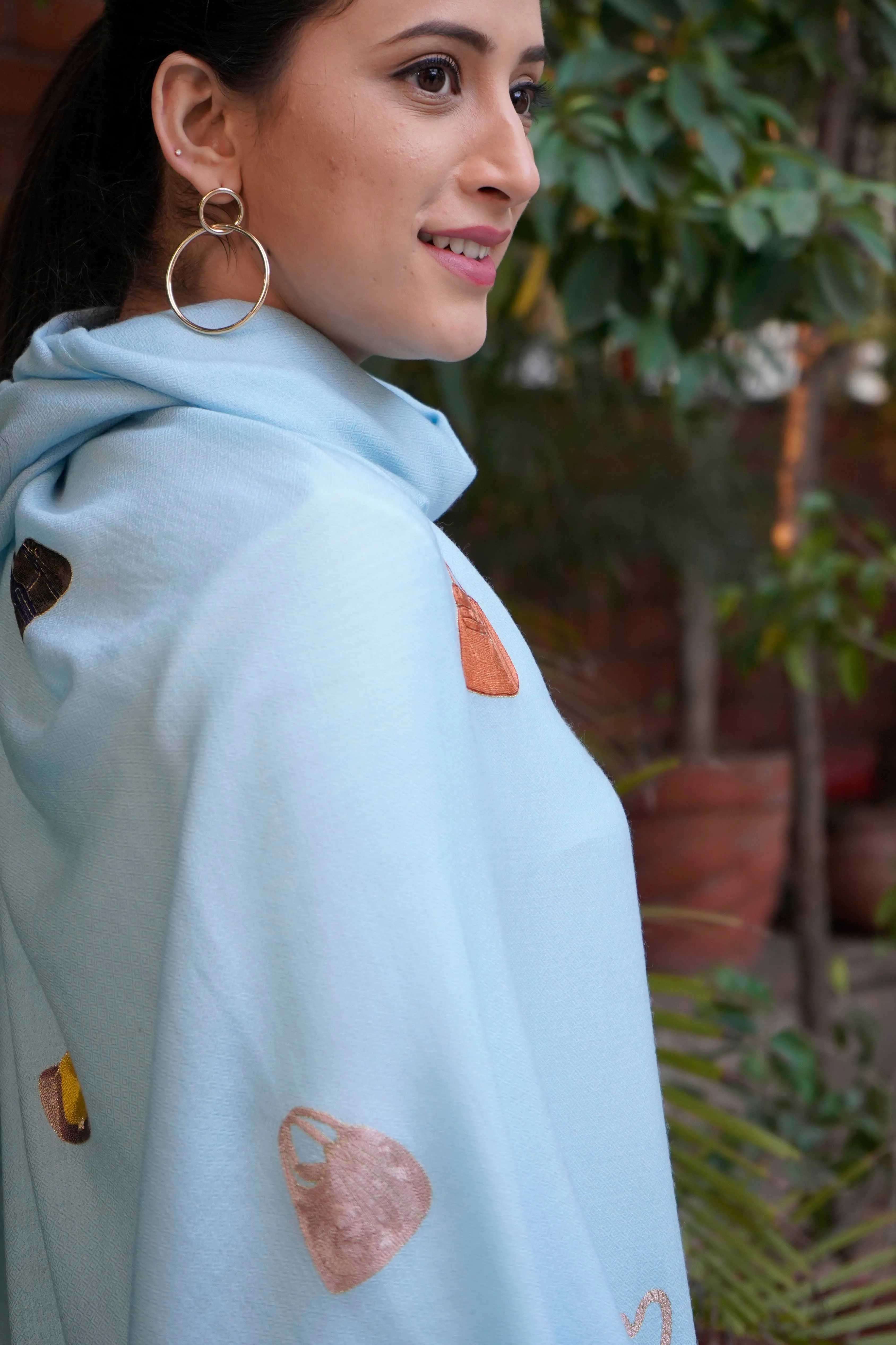 Must Have's | Embroidered Fine Wool Silk Stole