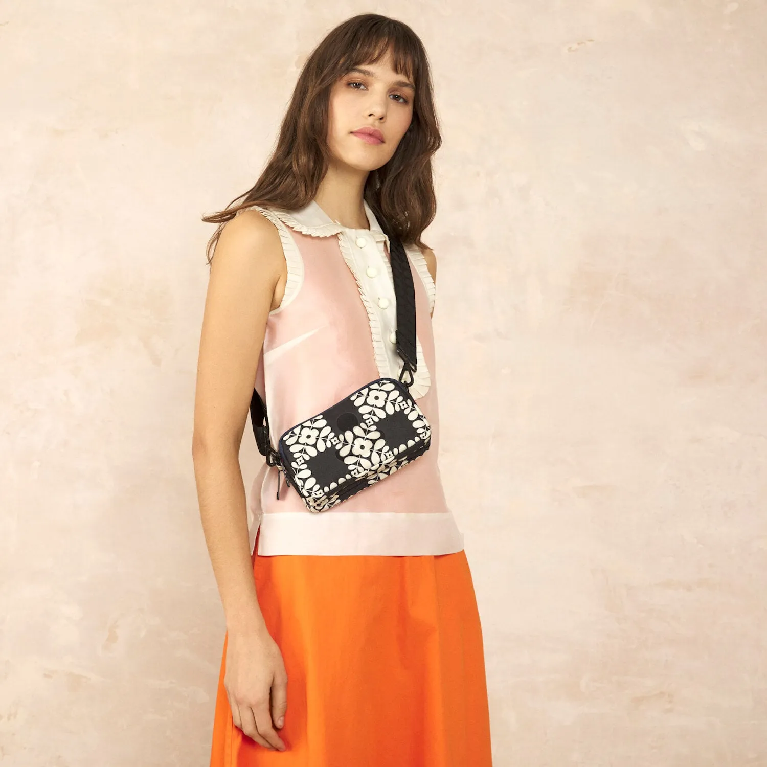 Tripod Crossbody - Lattice Flower Tile Onyx